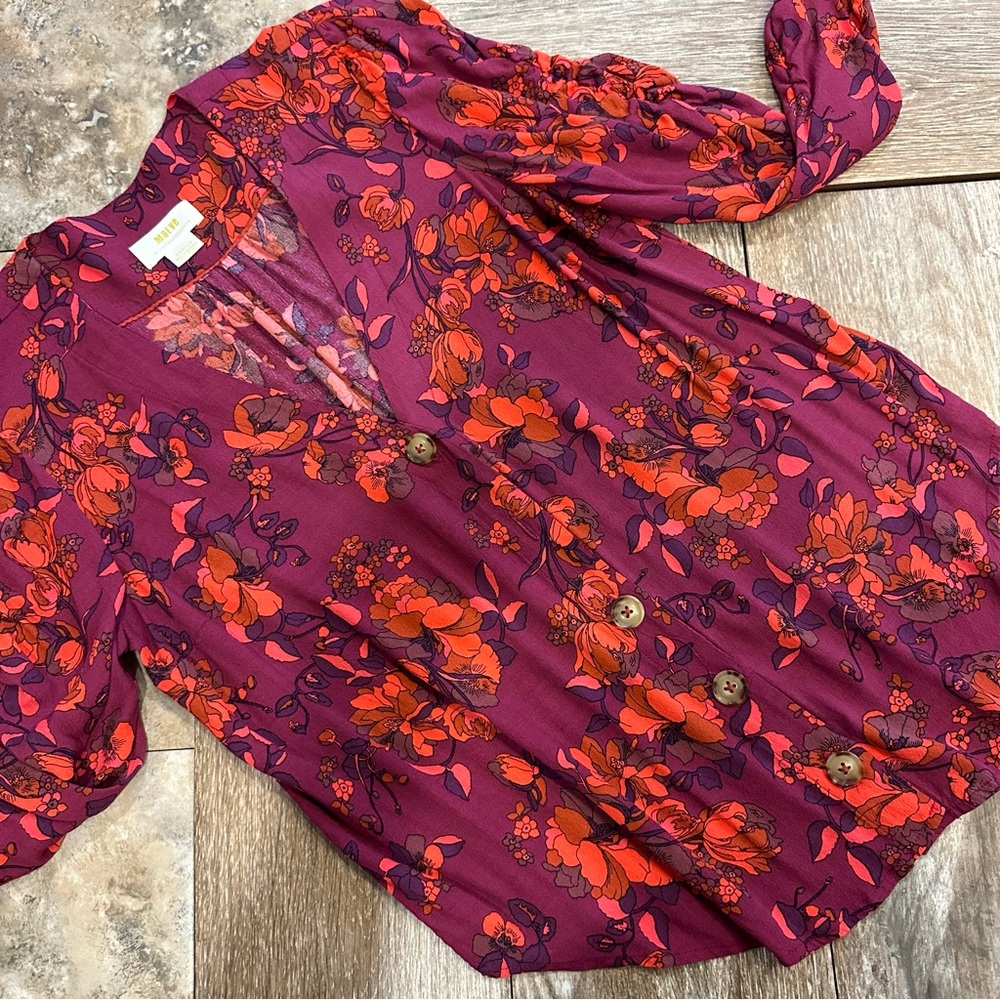 Anthropologie Maeve V-neck 3/4 sleeves all over floral top, Size Medium.